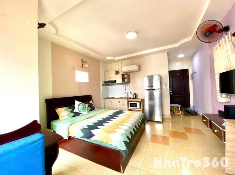 Phòng full nội thất ban công cửa sổ Khánh Hội Q4