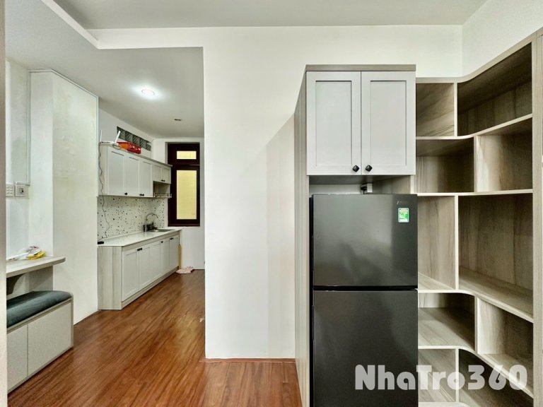 Cho thuê căn hộ Studio Q10 tách bếp, cửa sổ lớn