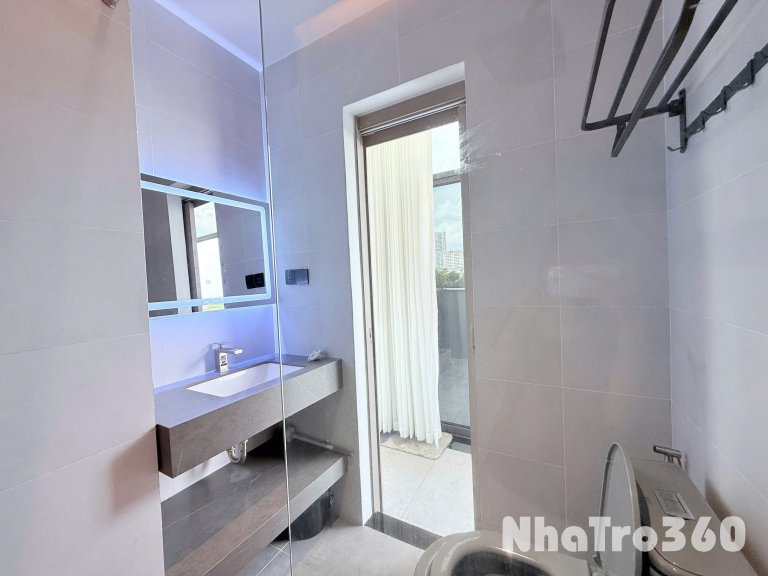 Căn hộ mới ngay trung tâm quận 4, bancol lớn đón nắng, gần Đại học Luật, Nguyễn Tất Thành
