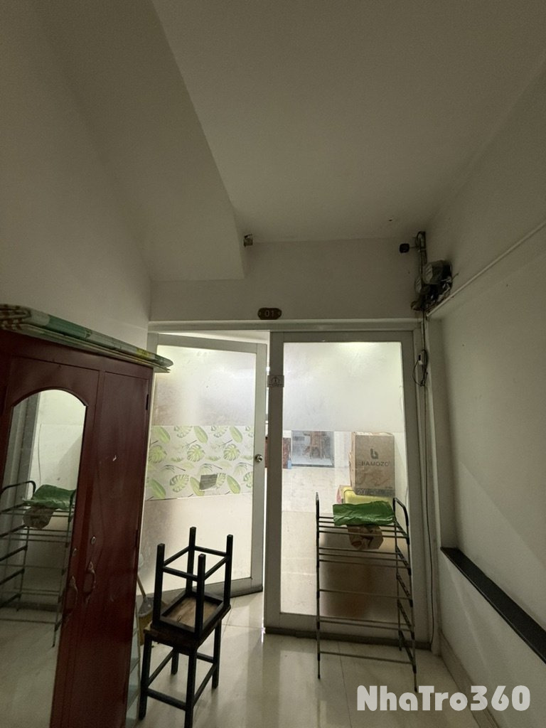 Phòng tầng trệt  , khu đông dân cư