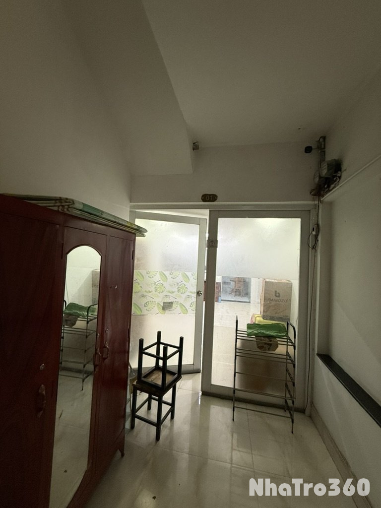 Phòng tầng trệt  , khu đông dân cư