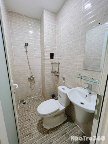 Studio full nội thất, cửa sổ, tự do, tủ lạnh