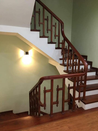 Cho thuê nhà mới, lô góc, thang máy, 112m2_ 4T; vỉa hè, Giảng Võ-44 Tr