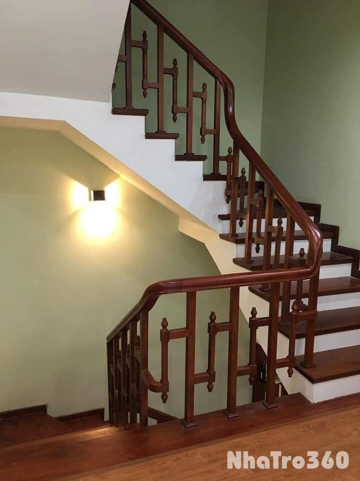 Cho thuê nhà mới, lô góc, thang máy, 112m2_ 4T; vỉa hè, Giảng Võ-44 Tr