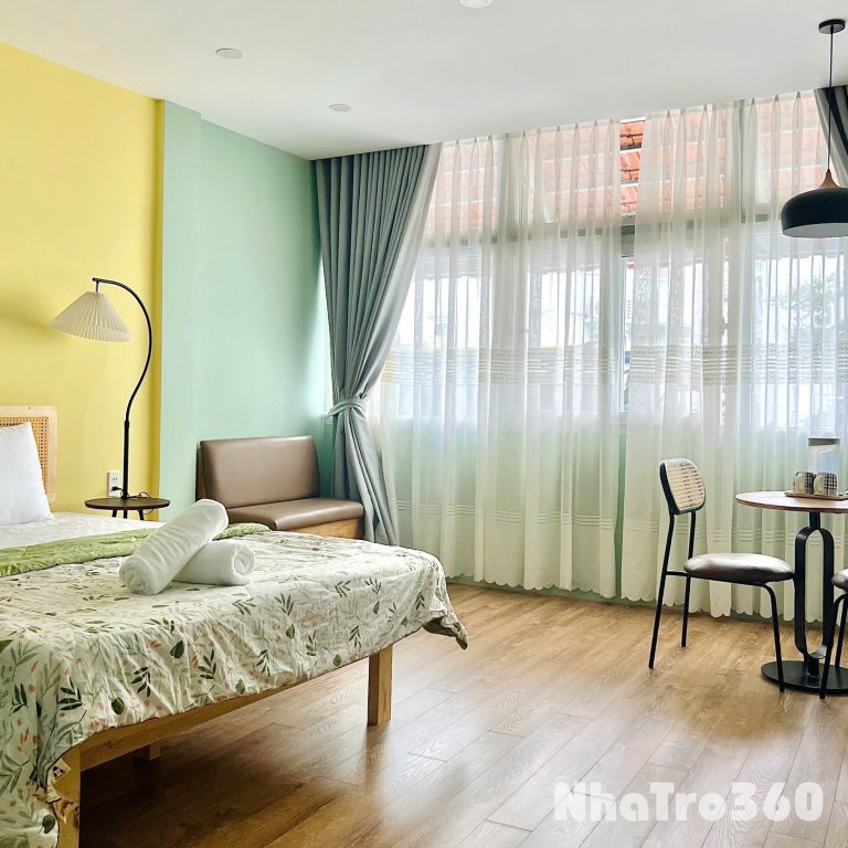 Cho thuê căn hộ mới - sạch sẽ - giá hợp lý ngay quận 1, cửa sổ đón nắng, gần Đại học Hoa Sen