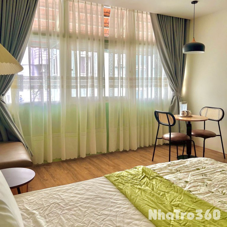 Cho thuê căn hộ mới - sạch sẽ - giá hợp lý ngay quận 1, cửa sổ đón nắng, gần Đại học Hoa Sen