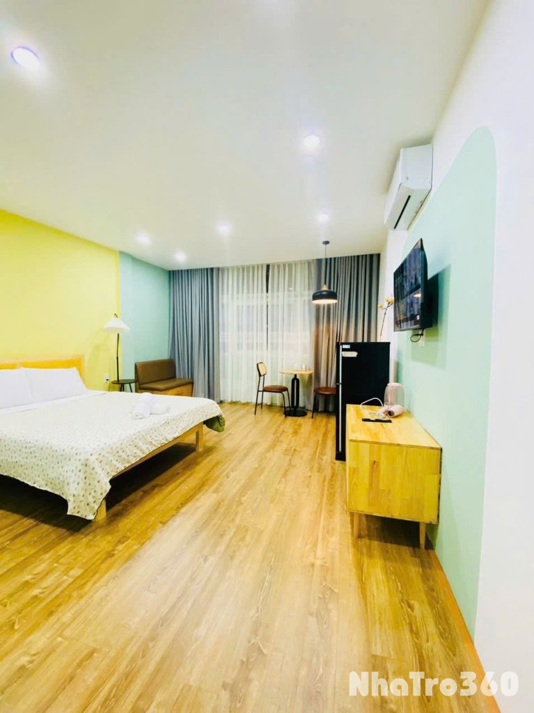 Cho thuê căn hộ mới - sạch sẽ - giá hợp lý ngay quận 1, cửa sổ đón nắng, gần Đại học Hoa Sen