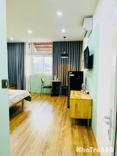 Cho thuê căn hộ mới - sạch sẽ - giá hợp lý ngay quận 1, cửa sổ đón nắng, gần Đại học Hoa Sen