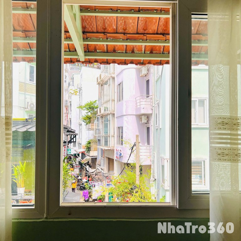 Cho thuê căn hộ mới - sạch sẽ - giá hợp lý ngay quận 1, cửa sổ đón nắng, gần Đại học Hoa Sen