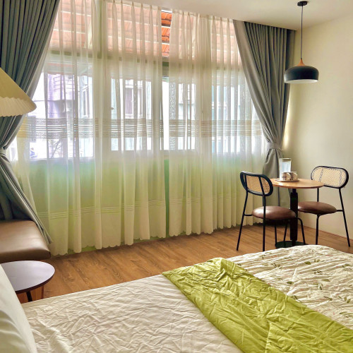 Cho thuê căn hộ mới - sạch sẽ - giá hợp lý ngay quận 1, cửa sổ đón nắng, gần Đại học Hoa Sen