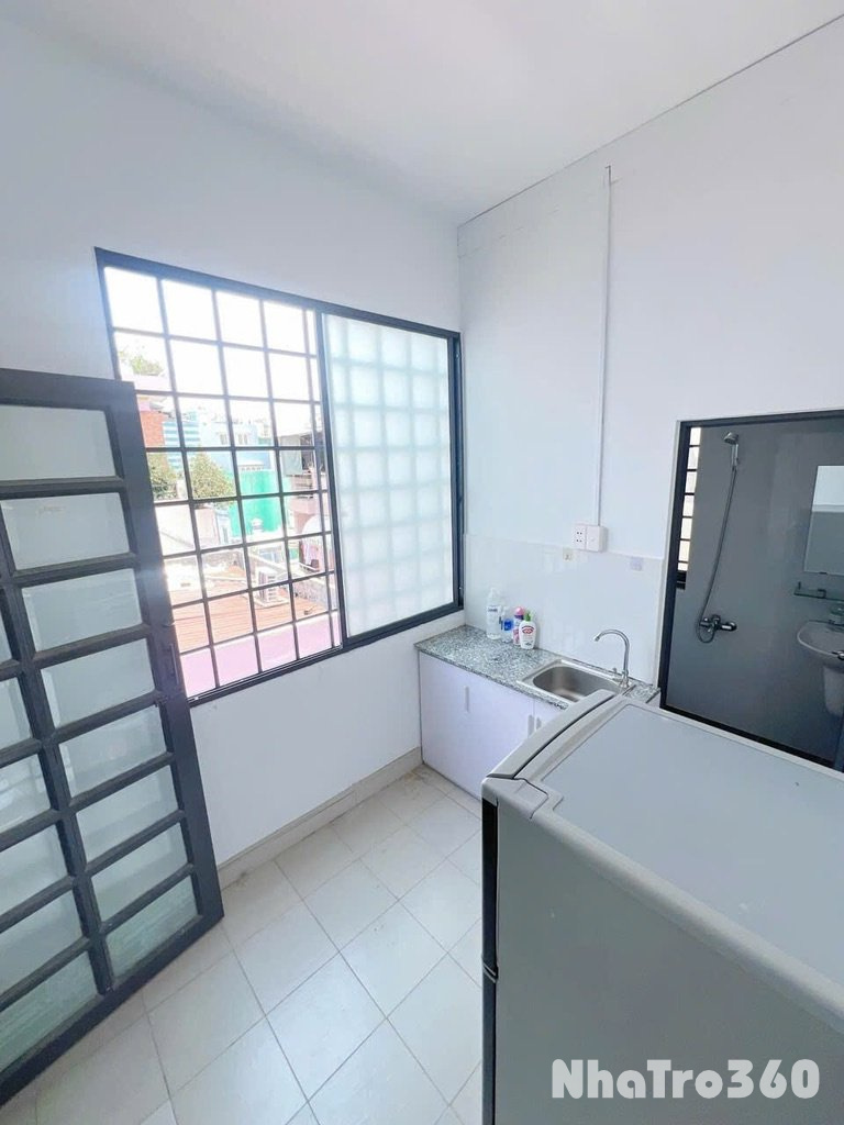 PHÒNG TRỌ CÓ BAN CÔNG, TÁCH BẾP NGAY QUẬN 10