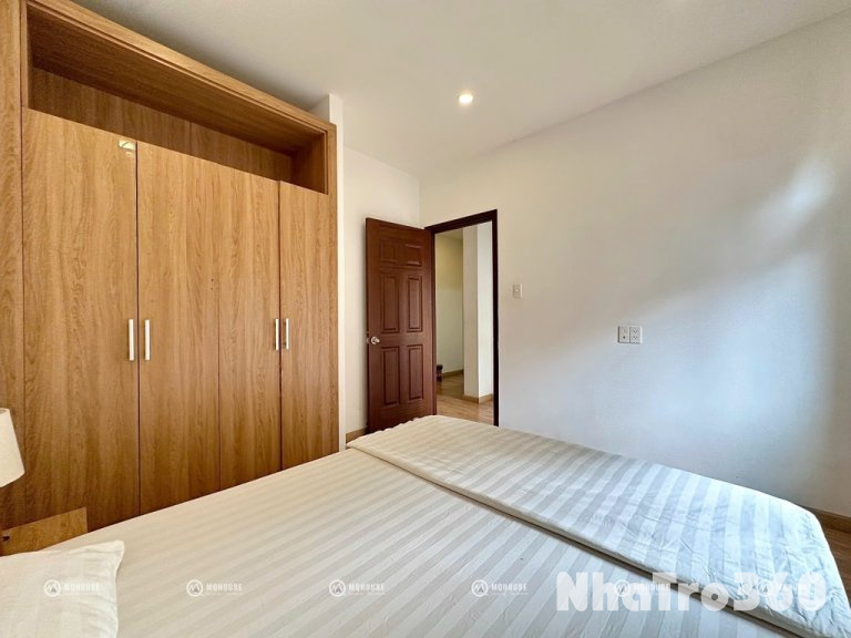 Căn Hộ 2 Phòng Ngủ, Ban Công Thoáng, Gần Sân Bay