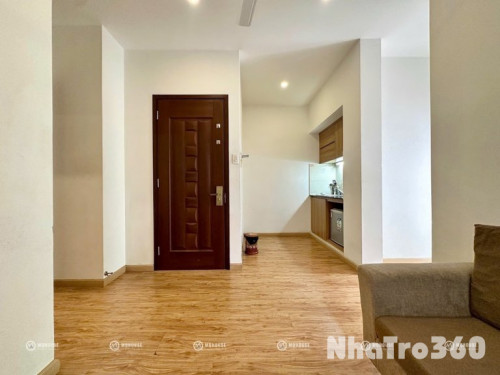 Căn Hộ 2 Phòng Ngủ, Ban Công Thoáng, Gần Sân Bay