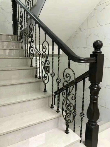 Cho thuê nhà lô góc, mới, thang máy,vỉa hè, 114m2- 5T, Duy Tân_44 Tr