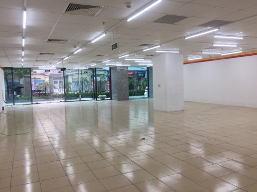 Cho thuê mặt bằng kinh doanh dt 400m2 tại ngõ 298 Ngọc Lâm, Long Biên. Cạch trường cấp 2,3