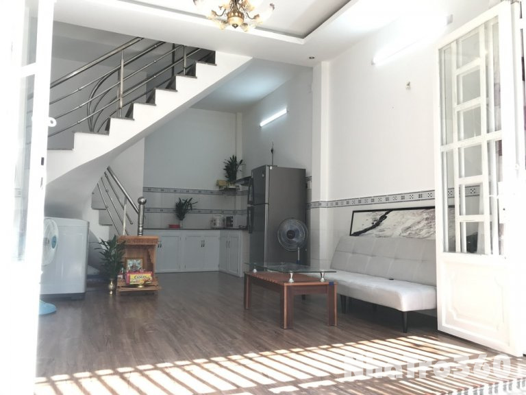 Cho thuê nguyên căn hẻm 2056 HTP