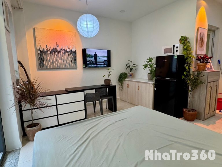Cho thuê căn Studio Q1 ban công lớn full nội thất