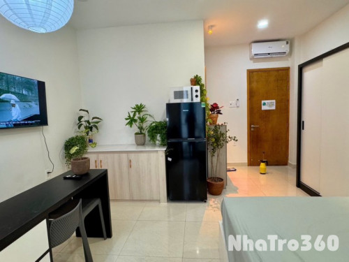 Cho thuê căn Studio Q1 ban công lớn full nội thất