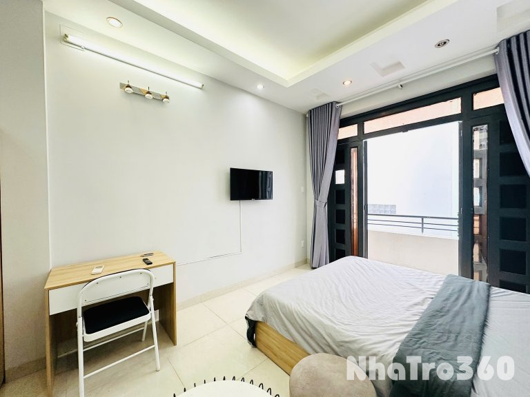 Căn hộ mới - sạch sẽ - giá hợp lý ngay quận 1, bancol đón nắng, gần Đại học Hoa Sen, UEH