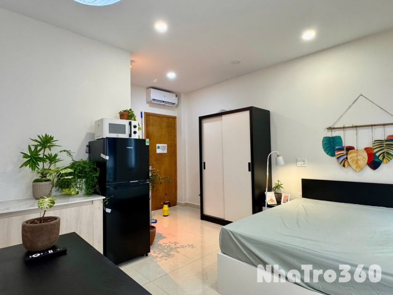 Cho thuê căn Studio Q1 ban công lớn full nội thất