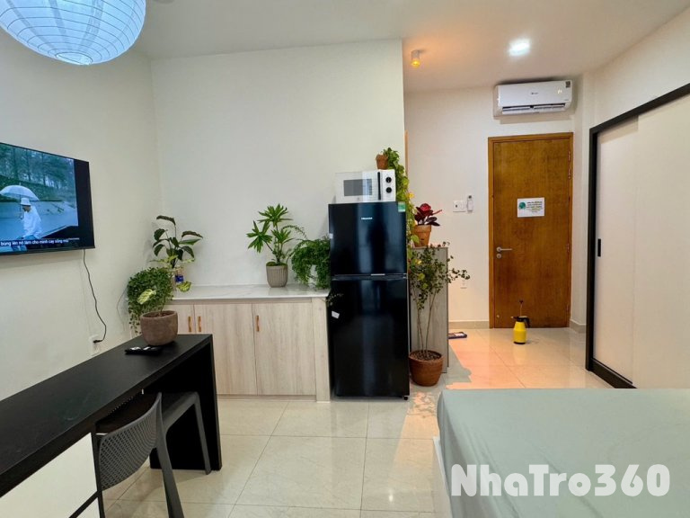 Cho thuê căn Studio Q1 ban công lớn full nội thất