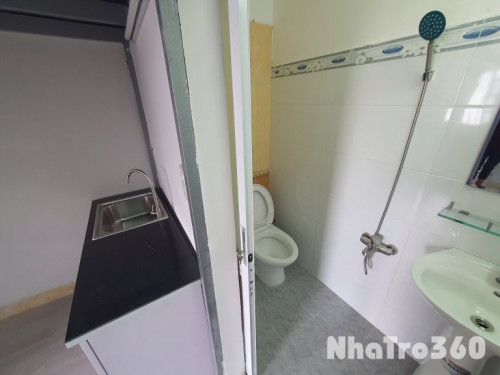 Cho thuê căn hộ Duplex (gác), Q10, Đường CMT8, gần ĐH Kinh Tế, ĐH Y KHoa, Công Trưởng Dân Chủ