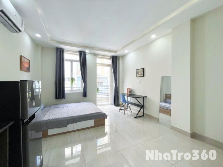 Studio full nội thất, cửa sổ, bancol, thang máy