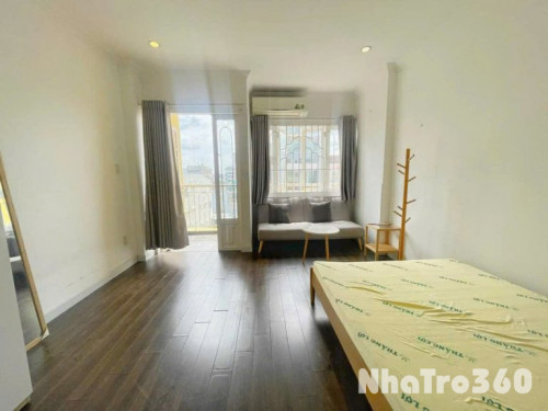 Căn hộ rộng 40.m2 ngay trung tâm quận 4, bancol tách bếp đón nắng, gần đại học Luật