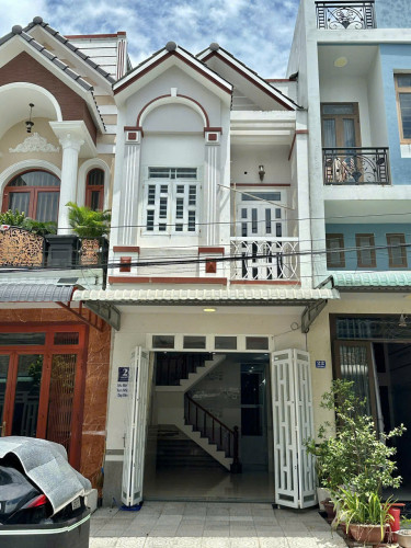 Nhà 10 triệu 4 phòng ngủ gần trường Đại học Y Dược