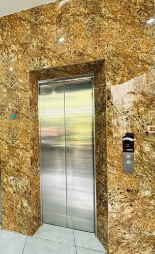 Tôi cho thuê nhà hai mặt tiền,mới, Lạc Long Quân, 97m2x 5T vỉa hè 31 Tr