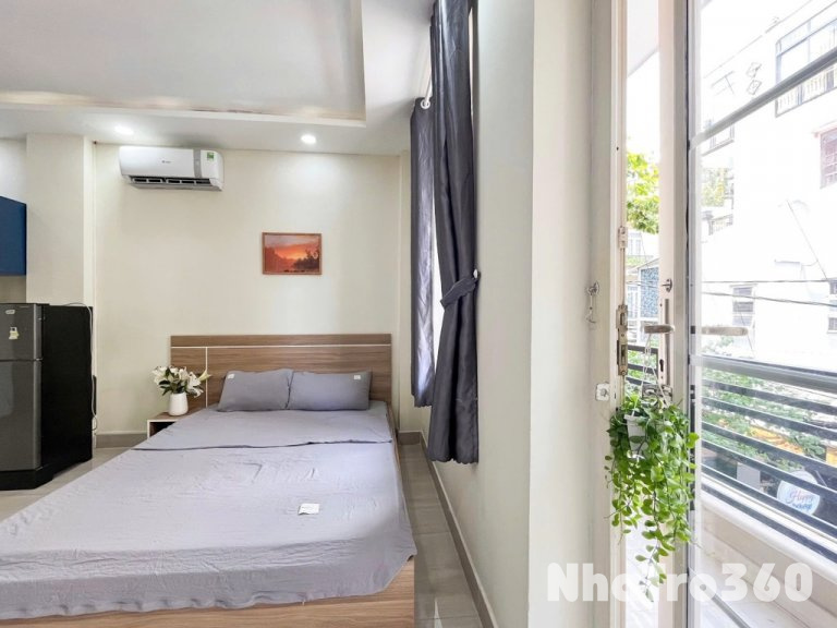 Studio full nội thất, cửa sổ, bancol, thang máy