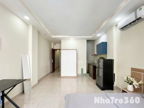 Studio full nội thất, cửa sổ, bancol, thang máy