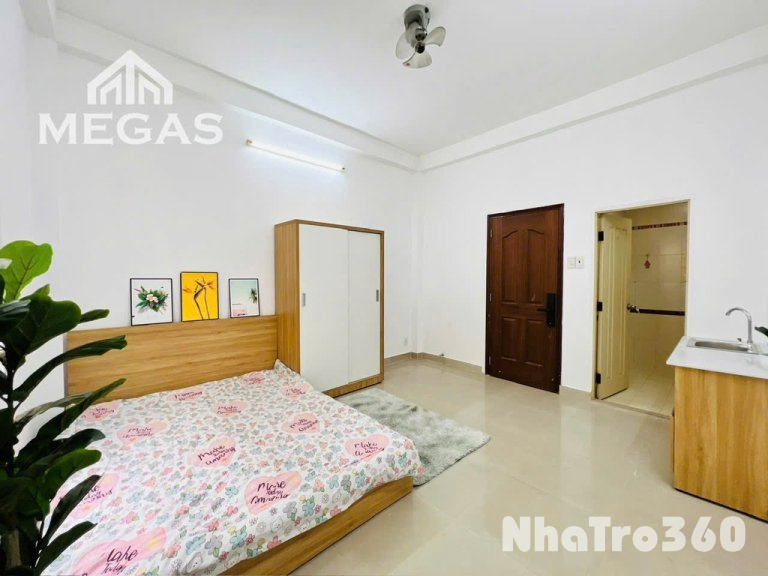 Full nội thất, cửa sổ, studio, free xe