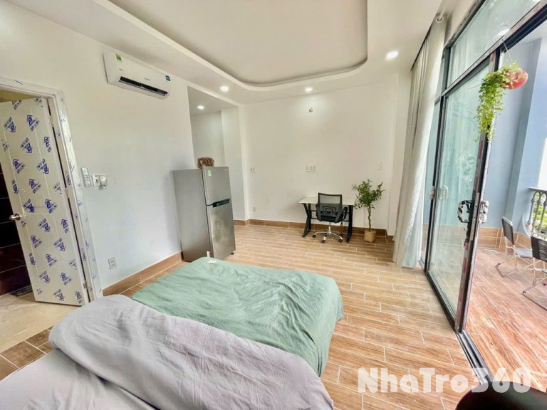 Cho Thuê Căn Hộ Studio Ban Công Thoáng Mát Gần Ga