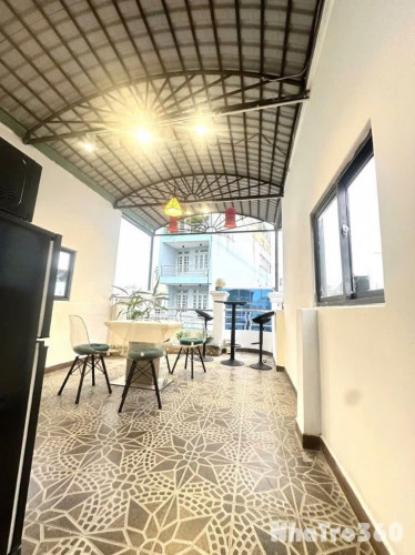 Penhouse, 1 phòng ngủ, tách bếp, ban công
