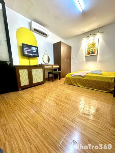 Penhouse, 1 phòng ngủ, tách bếp, ban công