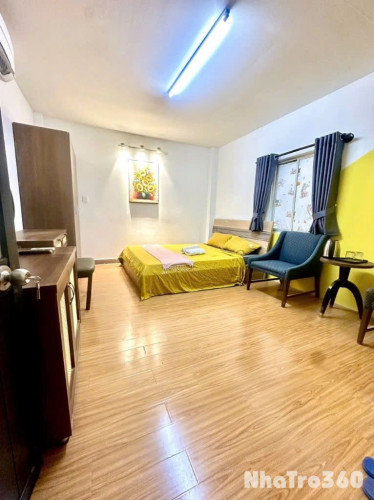 Penhouse, 1 phòng ngủ, tách bếp, ban công