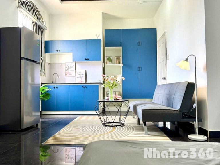 Studio cửa sổ, Full nội thất mặt tiền đường lớn Q1