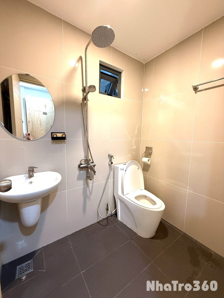 Trống sẵn căn Studio Q10 máy giặt riêng, ban công