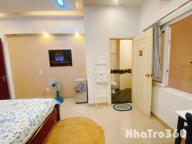 Căn hộ ngay trung tâm quận 1, bancol view siêu chill, gần UEH, Đại học Hoa Sen - Sạch sẽ