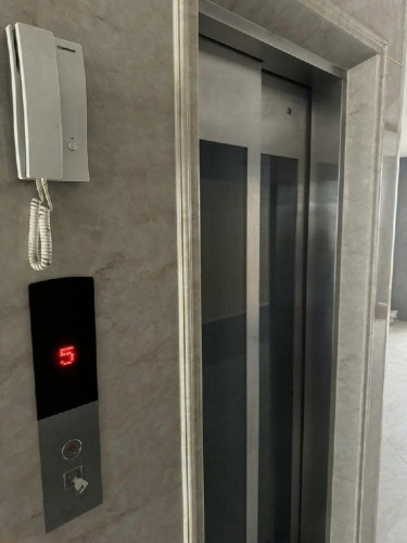 Cho thuê nhà căn góc, mới, Mai Hắc Đế, thang máy; vỉa hè 111m2* 5T- 44 Tr