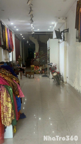 Cho thuê nhà mặt phố Vũ Tông Phan, Thanh Xuân, Hà Nội. 50tr/tháng (có thương lượng). 6 tầng, 100m/tầng, 8 ngủ, 6 VS, cầu thang giữa.