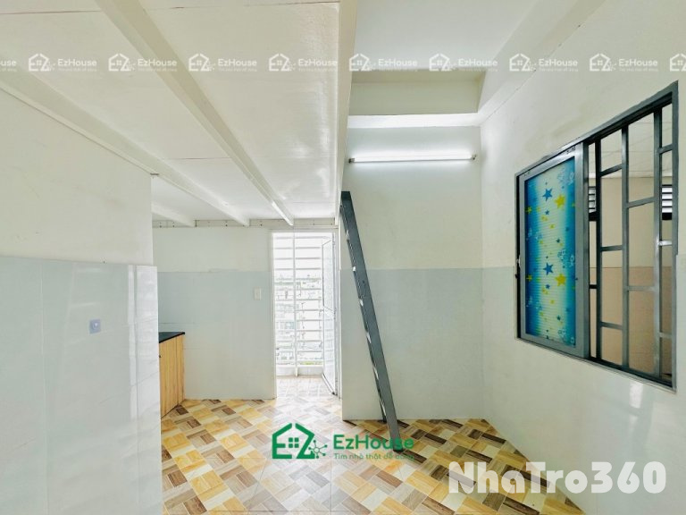 NGAY NGÃ TƯ BỐN XÃ-GẦN ĐẠI HỌC VĂN HIẾN