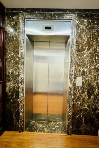 Tôi cho thuê nhà mới, hai cửa đi, Hoàng Văn Thái, 96m2x 5T vỉa hè 29 Tr
