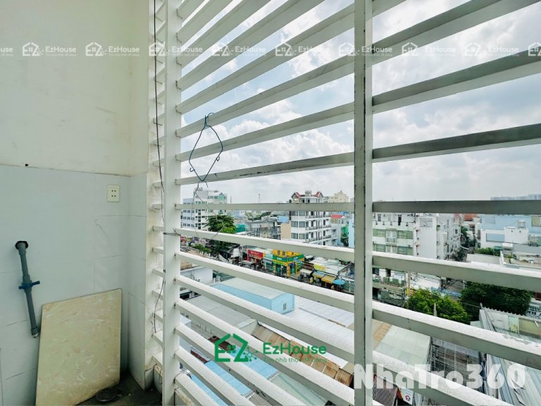 NGAY NGÃ TƯ BỐN XÃ-GẦN ĐẠI HỌC VĂN HIẾN