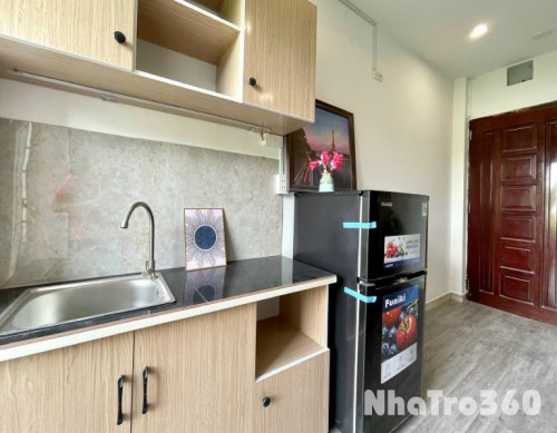 Cho thuê căn hộ ban công Q10, đường Trần Thiện Chánh, gần ĐH Kinh Tế, ĐH Y Khoa, Vòng xoay Dân Chủ
