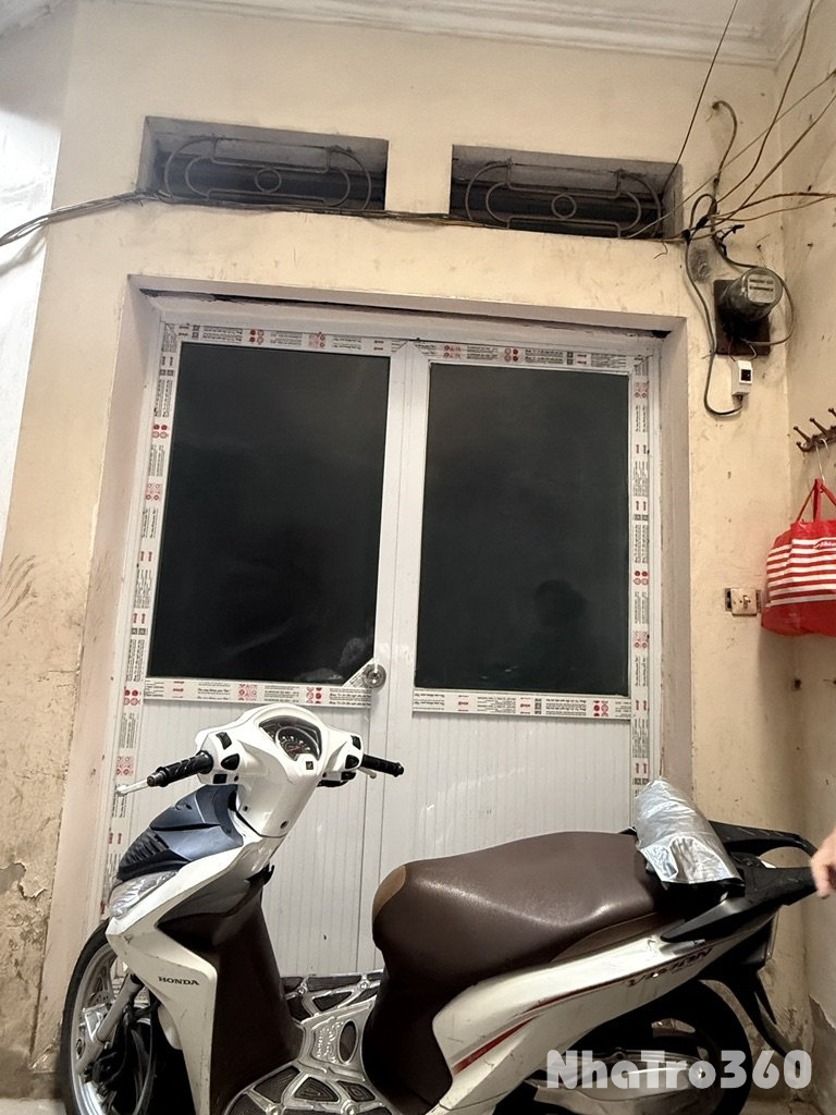 Cho thuê nhà 2 tầng + 1 tum