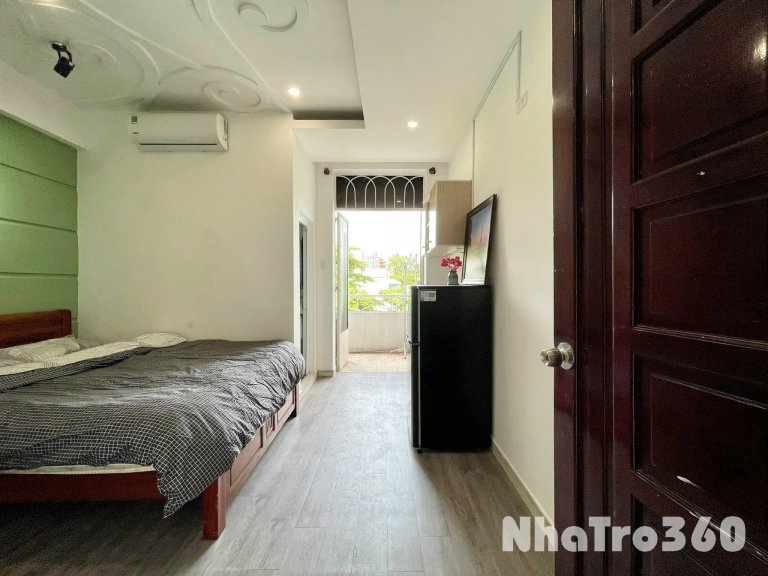 Cho thuê căn hộ ban công Q10, đường Trần Thiện Chánh, gần ĐH Kinh Tế, ĐH Y Khoa, Vòng xoay Dân Chủ