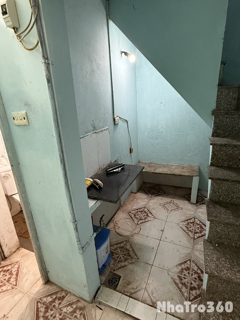 Cho thuê nhà 2 tầng + 1 tum