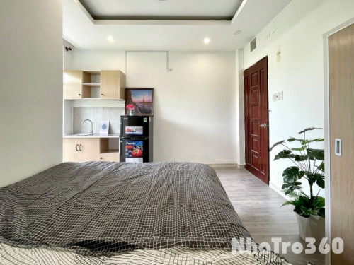 Cho thuê căn hộ ban công Q10, đường Trần Thiện Chánh, gần ĐH Kinh Tế, ĐH Y Khoa, Vòng xoay Dân Chủ